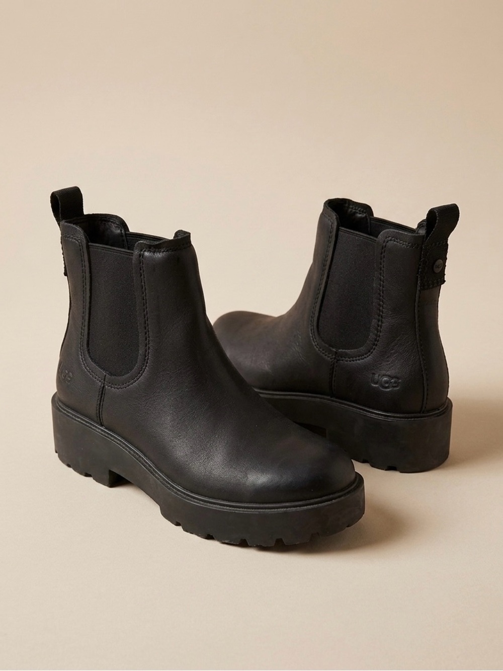UGG Markstrum Chelsea Boots Black Leather Lug Ankle Boots Women’s 8